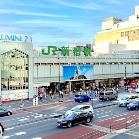 JR新宿駅南口の写真-アイケアLaBo代々木本店からの写真